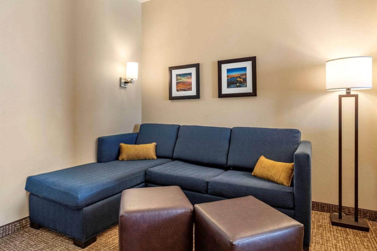 Comfort Inn & Suites Edgewood Bagian luar foto