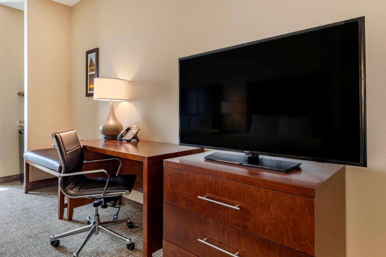 Comfort Inn & Suites Edgewood Bagian luar foto