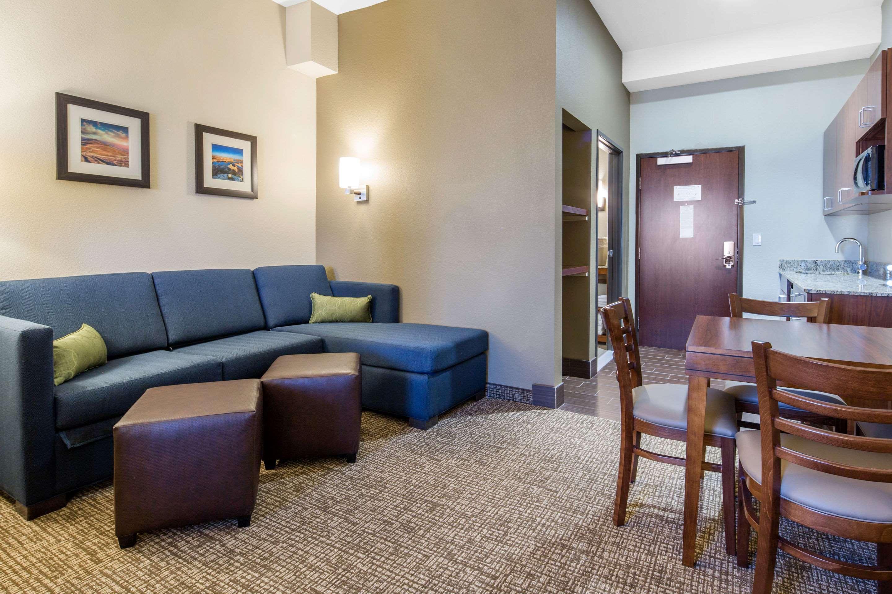 Comfort Inn & Suites Edgewood Bagian luar foto