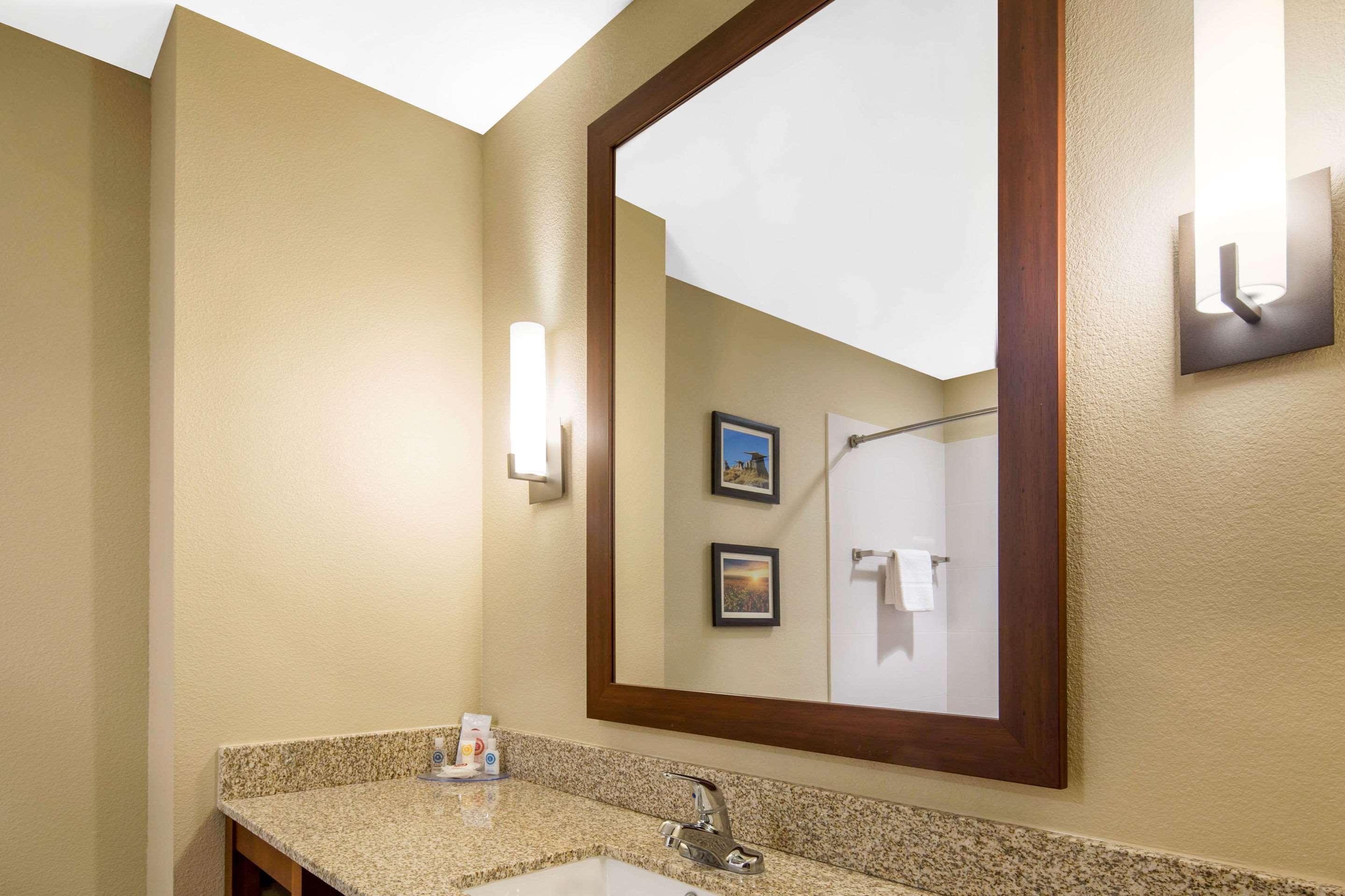 Comfort Inn & Suites Edgewood Bagian luar foto